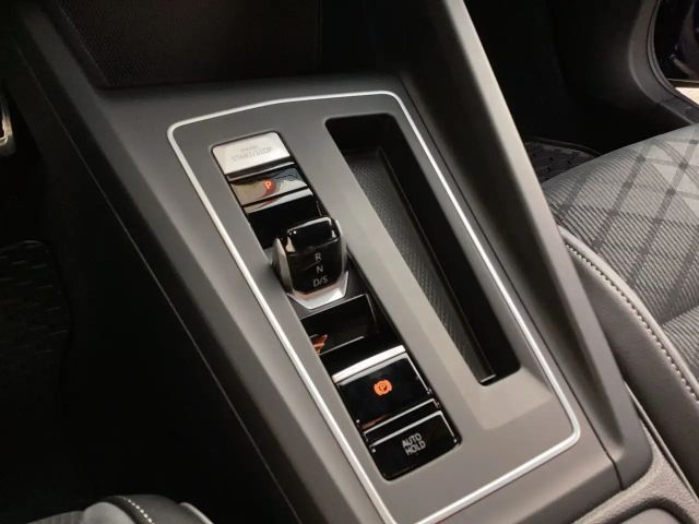 Volkswagen Golf 1.5 eTSI DSG R-Line Variant