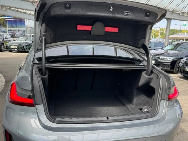 BMW 318 318i M-Sport Sedan