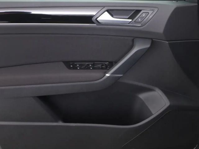 Volkswagen Touran 1.5 TSI DSG R-Line