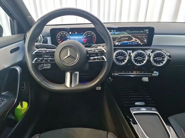 Mercedes-Benz A 180 AMG Line