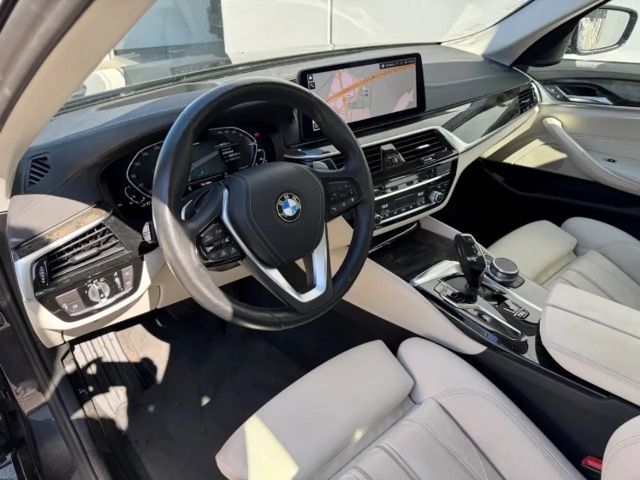 BMW 530 530e Luxury Line Sedan