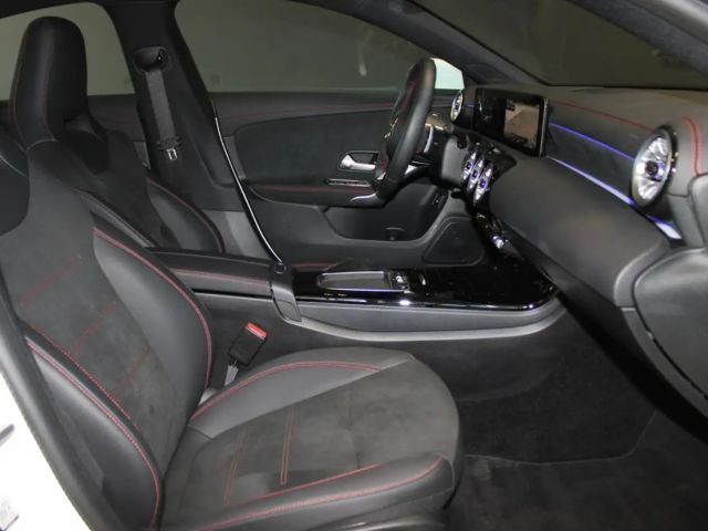 Mercedes-Benz CLA 200 AMG Line Coupé