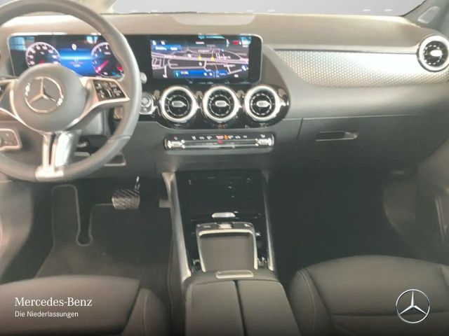 Mercedes-Benz B 220 4MATIC Progressive Sedan