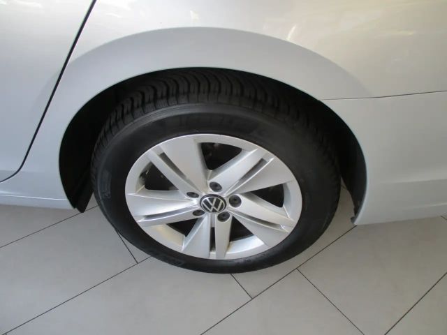 Volkswagen Golf Life Variant