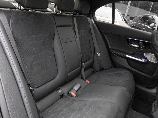 Mercedes-Benz C 200 AMG Line Sedan