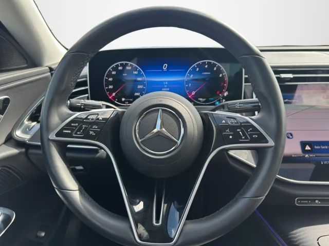 Mercedes-Benz E 200 AVANTGARDE Sedan