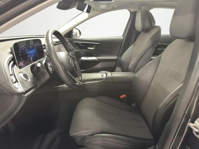 Mercedes-Benz E 200 AVANTGARDE Sedan