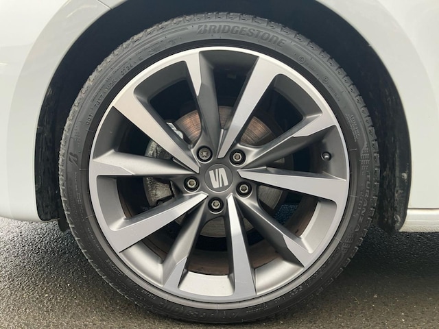 Seat Leon 1.5 eTSI Connect DSG FR-lijn