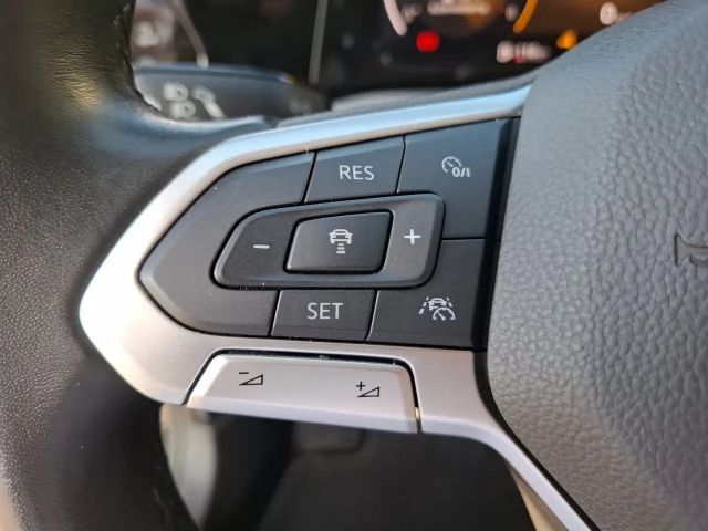 Volkswagen Golf Life Variant