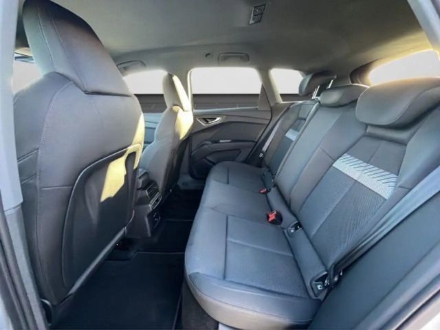 Audi Q4 e-tron Q4 45 e-tron Advanced AHK/EPH plus/uvm.