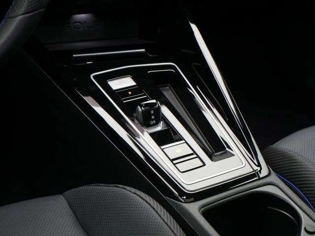 Volkswagen Golf Black Edition PANO HUD AHK 360° ACC MA