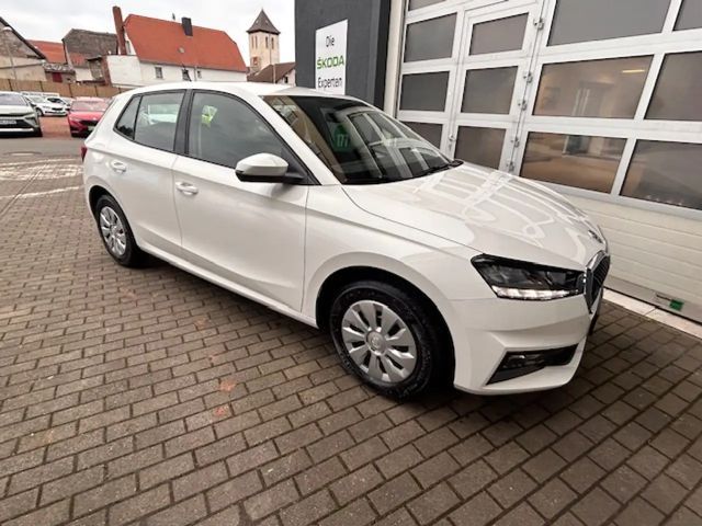 Skoda Fabia Essence CARPLAY;SHZ;PDC;PDC