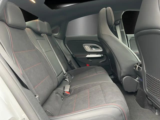 Mercedes-Benz CLA 350 4MATIC AMG Line