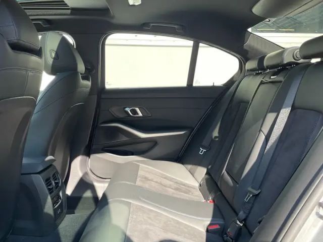 BMW 320 320d M-Sport Sedan xDrive