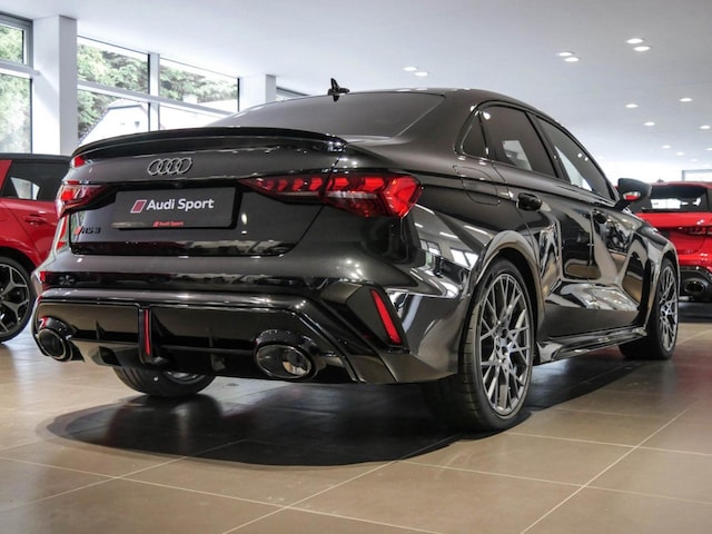 Audi RS3 Quattro S-Tronic Sedan