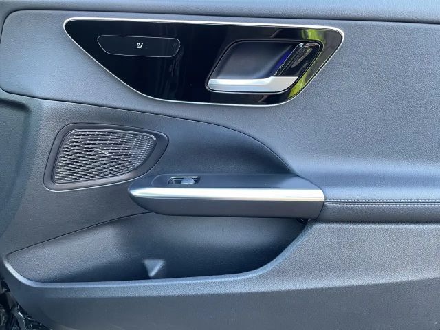 Mercedes-Benz C 200 AVANTGARDE Sedan