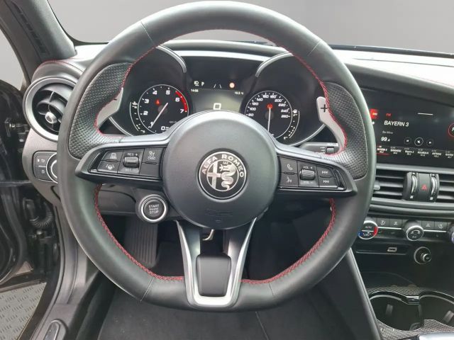 Alfa Romeo Giulia Q4 Turbo