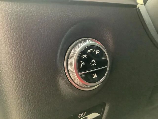 Mercedes-Benz C 180 AVANTGARDE Sedan