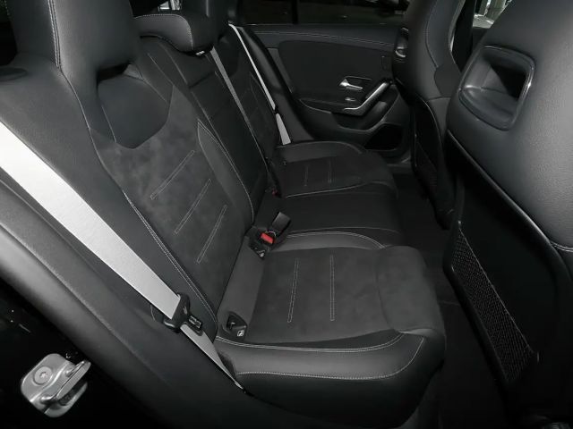 Mercedes-Benz CLA 200 AMG Line