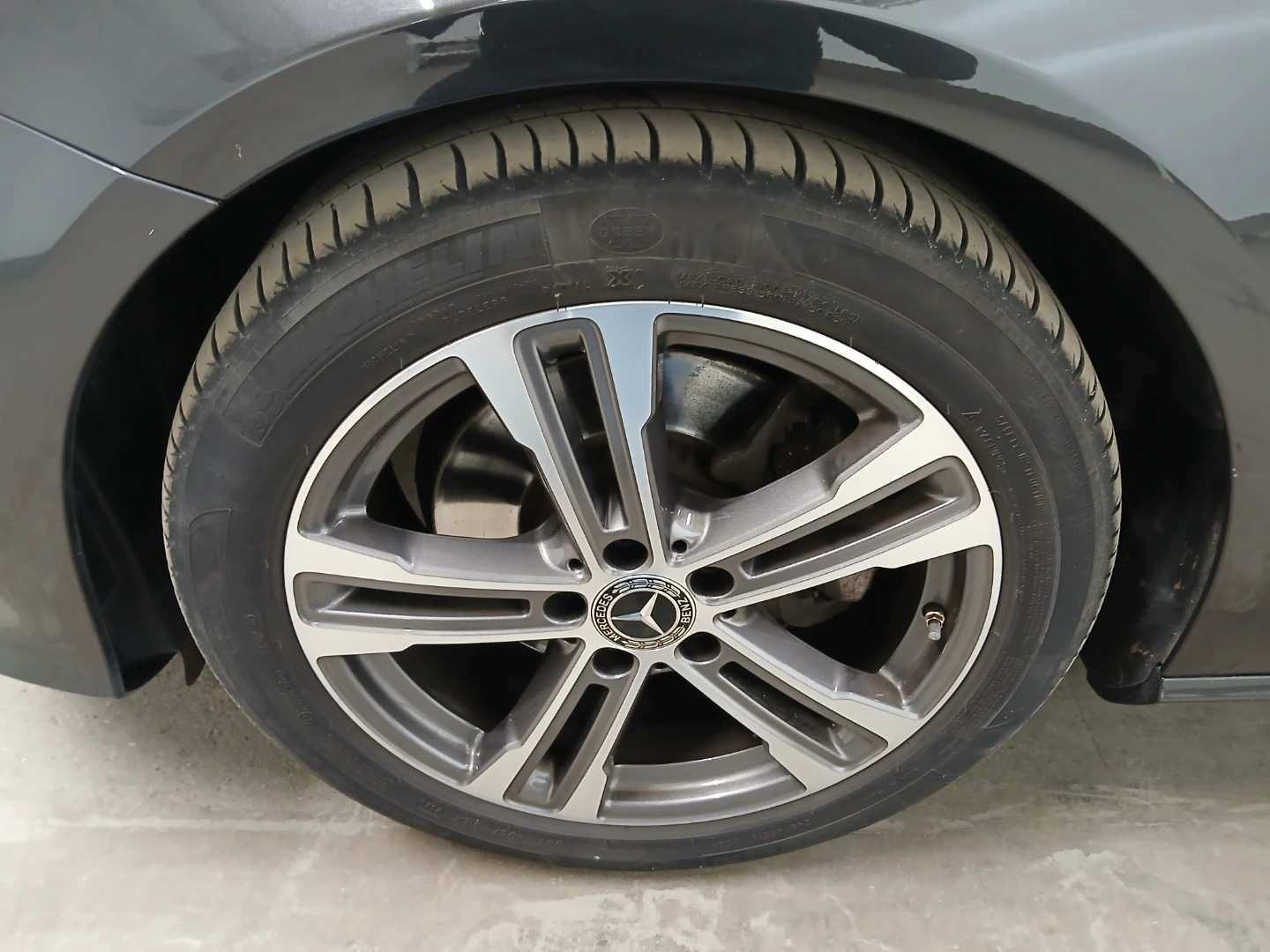 Mercedes-Benz E 220 Sedan