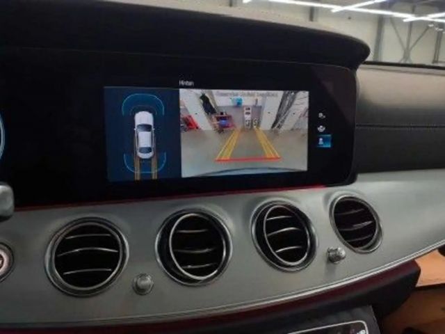 Mercedes-Benz E 220 AMG Line E 220 d Sedan