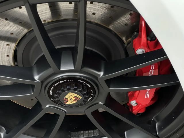 Porsche 992 Carrera Coupé GTS