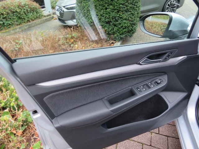 Volkswagen Golf Life Variant