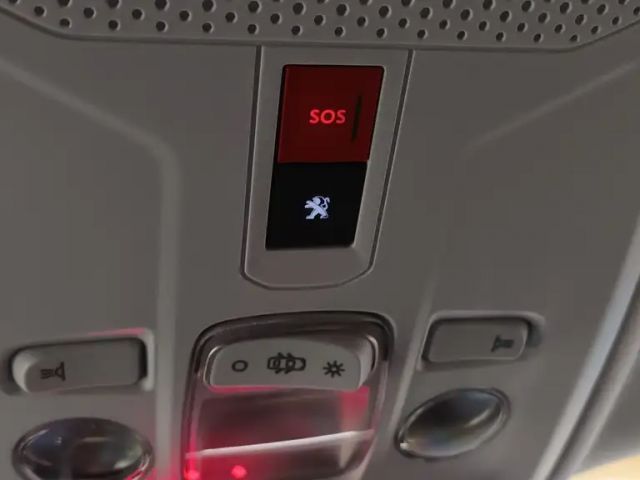 Peugeot E-2008 Allure Pack