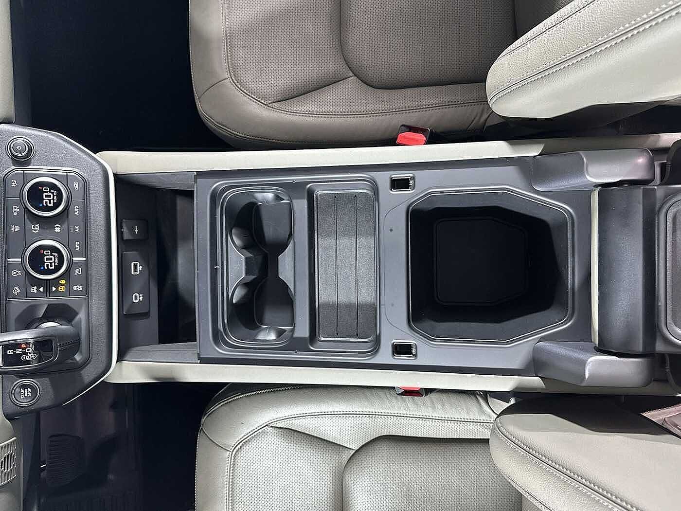 Land Rover Defender 110 SE