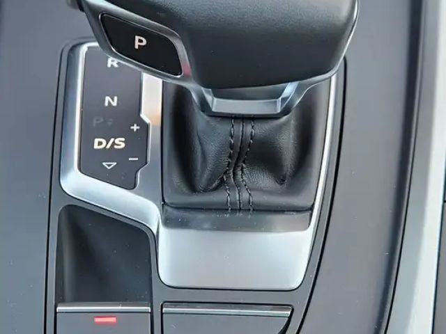 Audi A4 40 TDI Avant S-Line