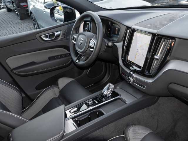 Volvo XC60 AWD Dark Plus