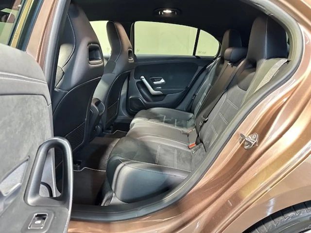 Mercedes-Benz A 180 A 180 d AMG Line