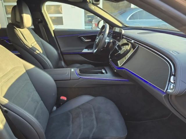 Mercedes-Benz E 200 AMG Line Sedan