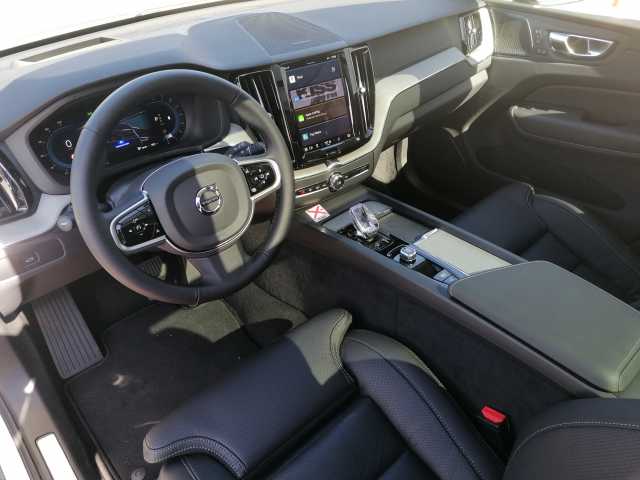 Volvo XC60 AWD Dark Plus