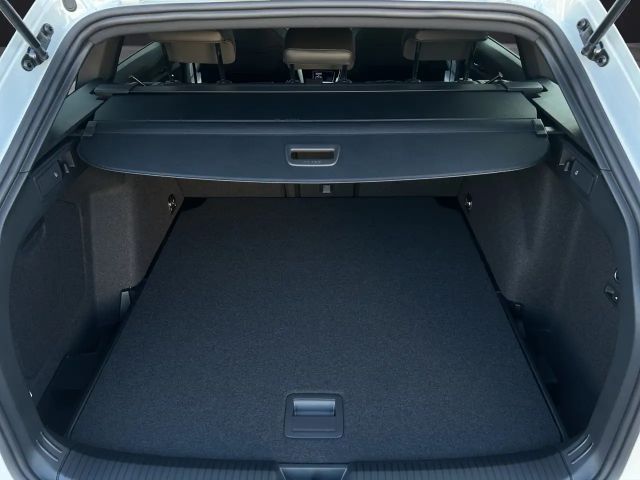 Volkswagen Golf DSG Golf VIII R-Line Variant