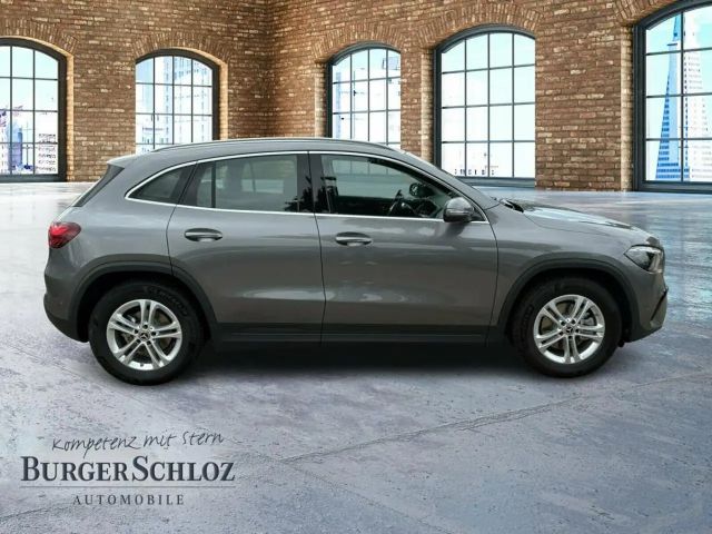 Mercedes-Benz GLA 180 W-Paket KAM PDC SpurH Navi AUT Virtual