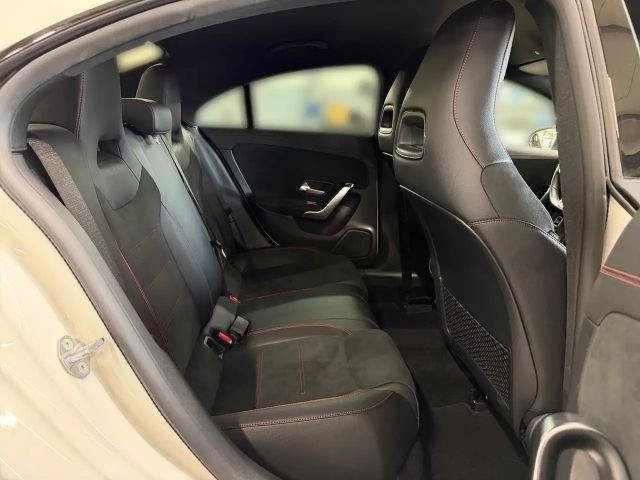 Mercedes-Benz CLA 200 AMG Line Coupé