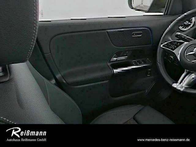 Mercedes-Benz GLA 180 Night, LED , Hands free, Panorama, AHK