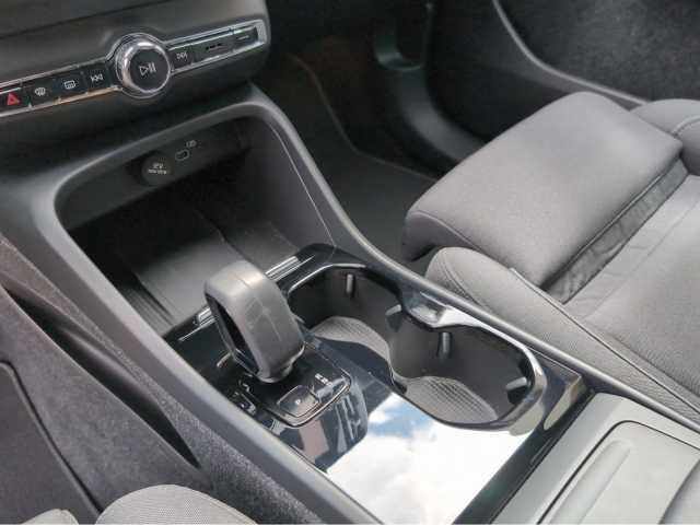 Volvo XC40 +Pur+Electric+PDCv/h+abged.Scheiben+AHKsemi+
