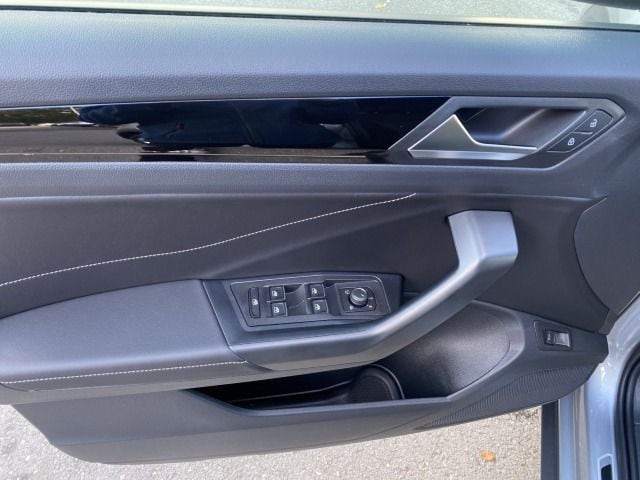 Volkswagen T-Roc 1.5 TSI DSG R-Line