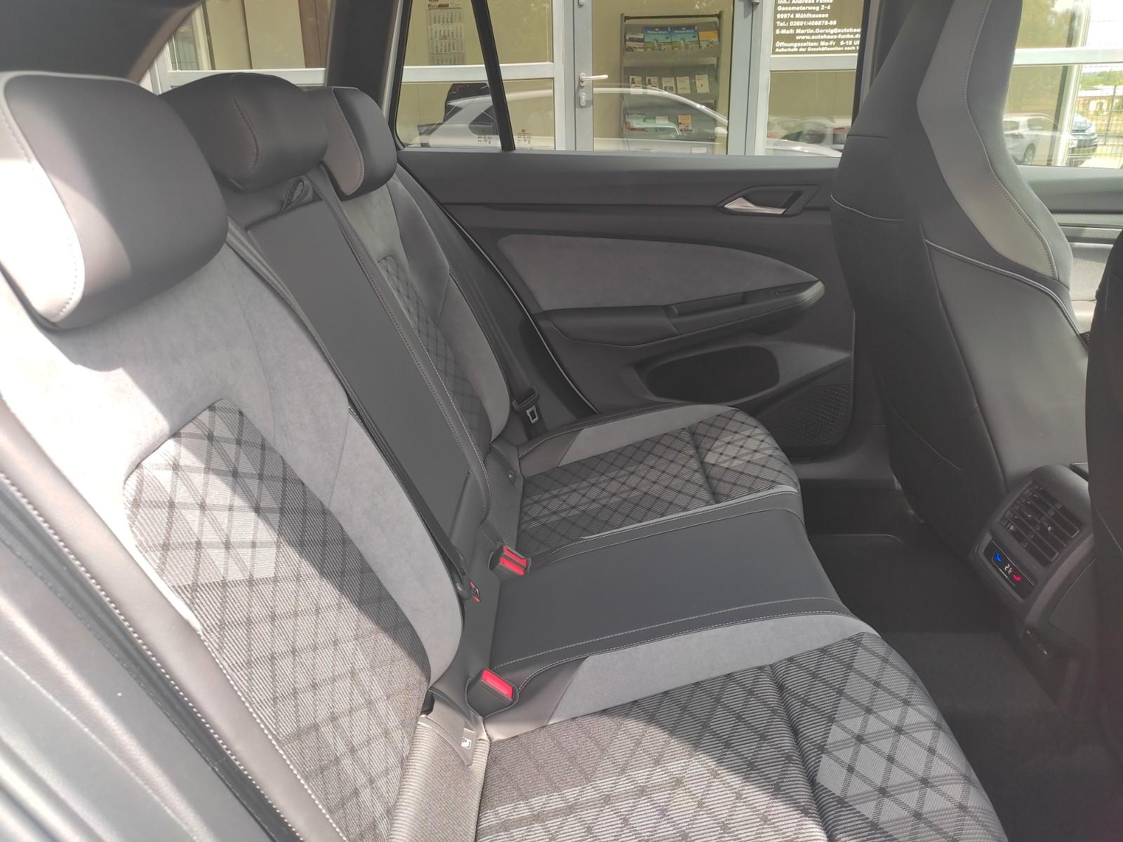 Volkswagen Golf 1.5 TSI R-Line Variant