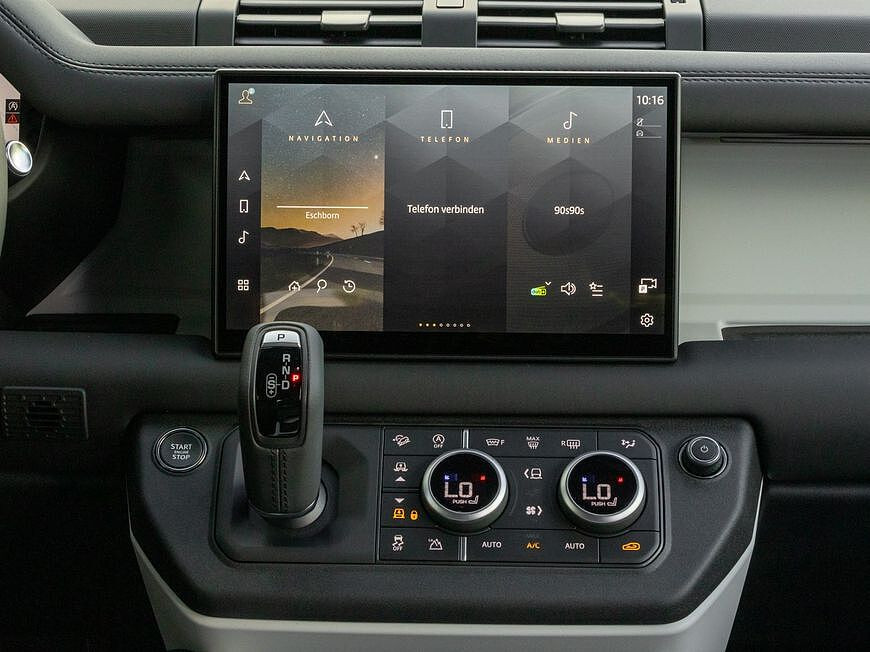 Land Rover Defender 110 Dynamic SE