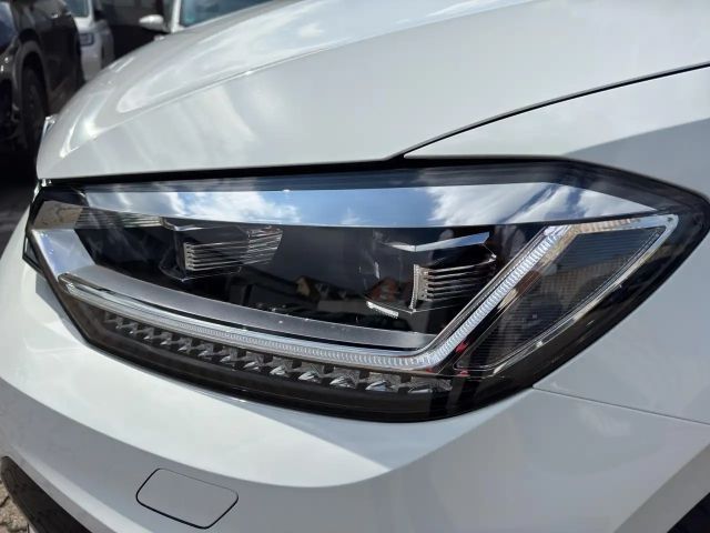 Volkswagen Touran 1.5 TSI DSG R-Line