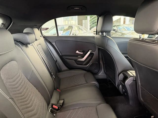 Mercedes-Benz A 180 A 180 d