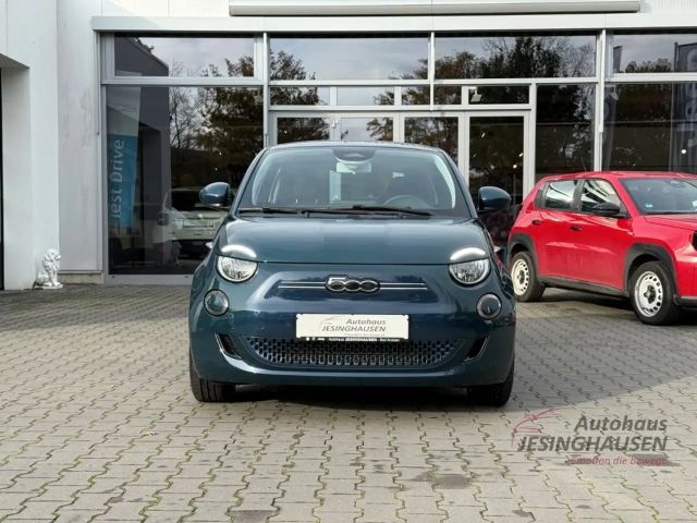 Fiat 500e +Rückfahrkam+PDC+CarPlay+Sitzheizung