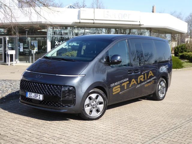 Hyundai Staria Signature