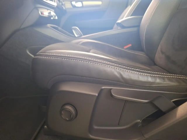 Volvo XC40 AWD R-Design Twin Engine