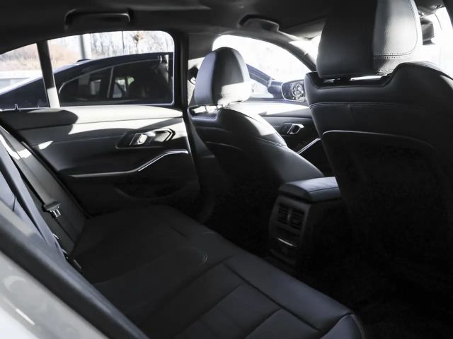 BMW 330 330i M-Sport Sedan xDrive