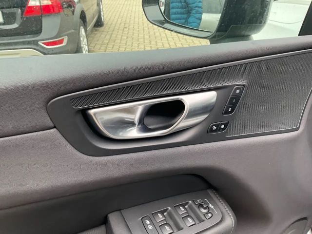 Volvo XC60 Dark Plus