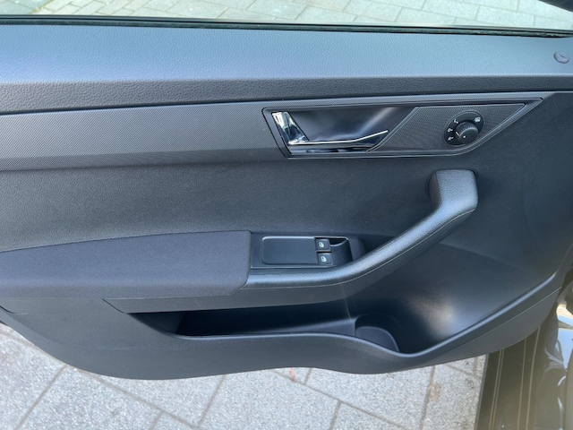 Skoda Fabia Fabia 1.0 MPI Sitzheizung Einparkhilfe CarPlay